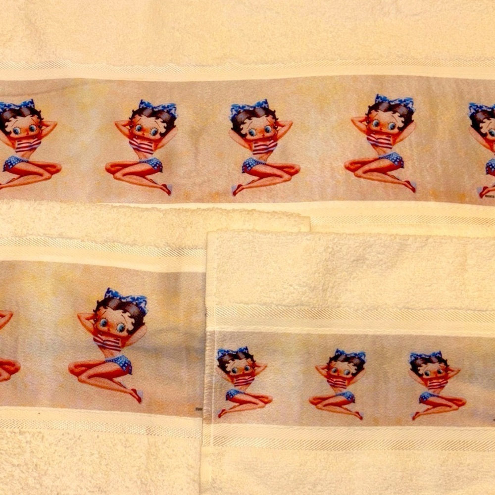 Betty Boop Bath Towel Set